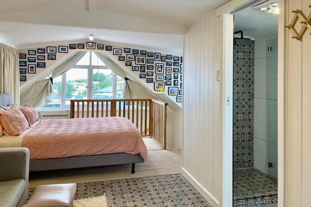 Lovely Brick Cottage With Amazing Water View Hobart Lägenhet